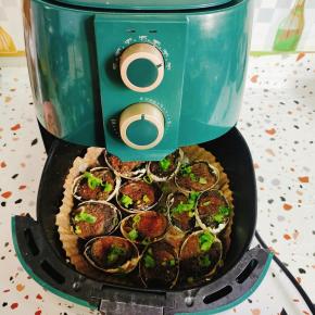 再次放进空气炸锅里，继续烤2分钟即可！