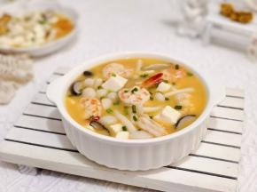 盛出撒上葱花即可。