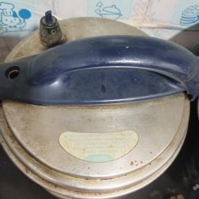 盖上盖子，插上电源，按汤键即可！