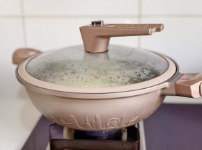 盖上盖子小火5分钟。