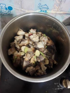 倒入电压力锅内胆里！