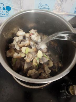 放入适量的开水！