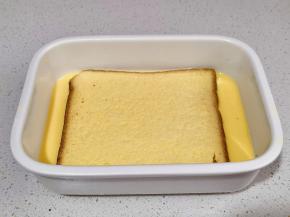 吐司两面各泡30秒。