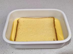 吐司两面各泡30秒。