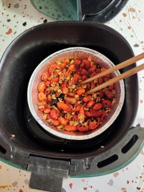 取出来，用筷子翻拌均匀！