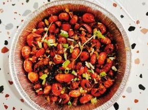 出锅，撒适量的葱花即可食用！麻辣鲜香！太好吃了！