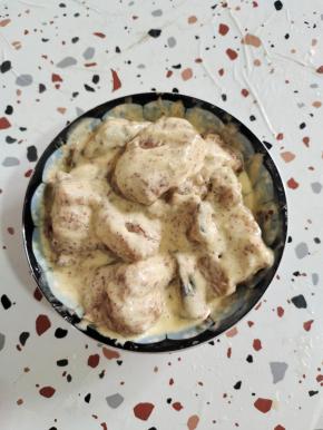 倒入调好的面糊，让每个鱼块都均匀的裹上面糊！