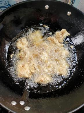 七成油温下锅炸！全程中小火慢炸！