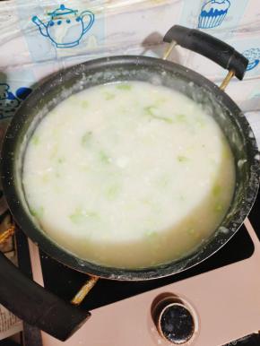 起锅前放入适量的香油即可食用！