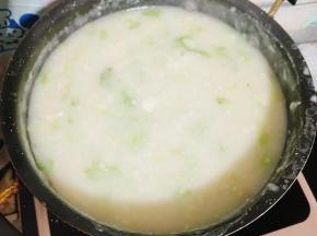 起锅前放入适量的香油即可食用！