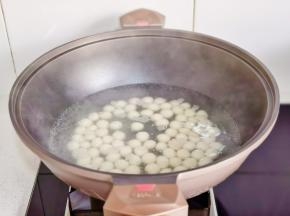 水开下小圆子。