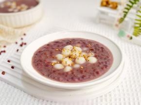 红豆沙和丸子组合撒桂花就好啦！