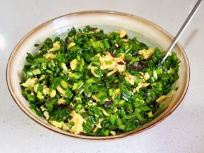 加盐，生抽拌均匀即可。