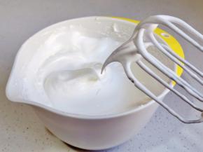 打至提起打蛋器有弯勾即可。