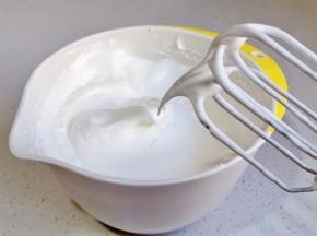 打至提起打蛋器有弯勾即可。