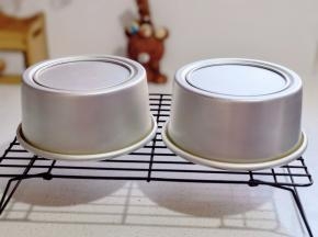 烤好立刻取出倒扣晾凉后再脱模。