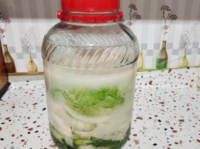 密封好，半个月后就可以吃到又酸又脆的白菜酸菜了！