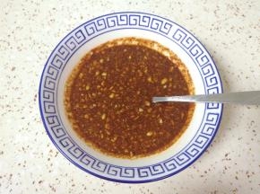 搅拌均匀调成酱汁备用。