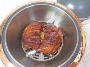 继续烤15分钟以后再刷上一层蜂蜜水。