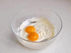 加入蛋黄。