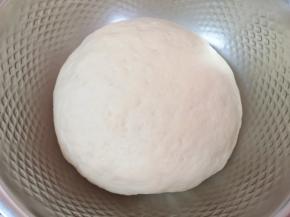 一个小时左右，面团发酵好了。