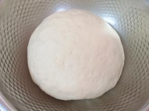 一个小时左右，面团发酵好了。