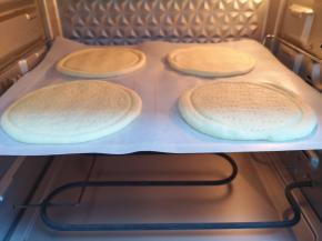 送入预热好的烤箱。