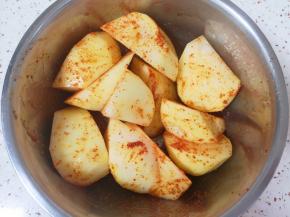 搅拌均匀，腌制10分钟左右。