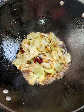 翻炒均匀即可出锅！