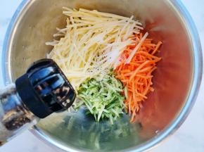 黑胡椒拌匀。