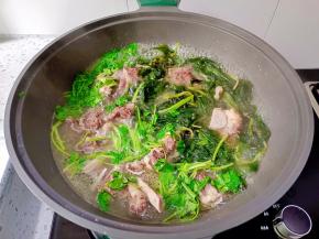 喜欢香菜的可以撒点香菜。