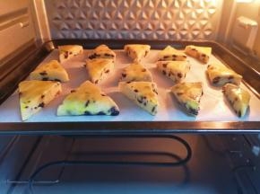 送入预热好的烤箱。