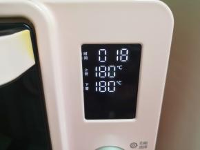 上下管180°烤18分钟，上色满意后可加盖锡纸。