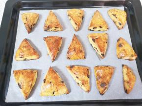 蓝莓司康出炉。