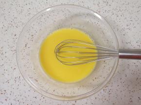 加入纯净水搅打均匀。