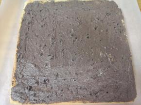 均匀的涂抹上奶油奥利奥。