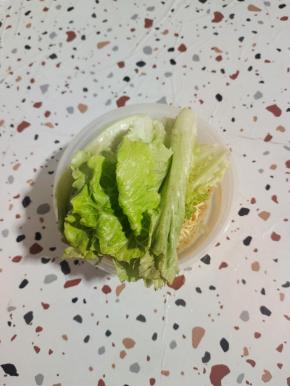 放入适量的生菜(或者白菜心)！