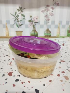 把盖子放在轻轻的放在上面即可，不用密封！