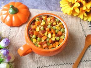 用南瓜碗来盛南瓜饭。