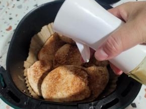 表面再喷少许油！