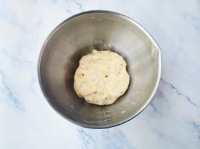 揉成光滑面团，