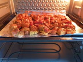 送入预热好的烤箱。