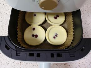 180度烘烤12分钟。