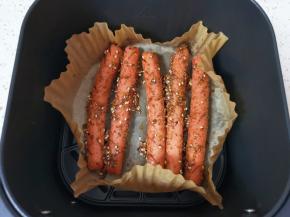 刷上调好的酱汁，继续180度烘烤5分钟。