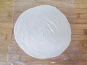 取一张手抓饼解冻。