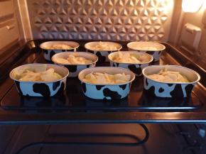 送入预热好的烤箱。