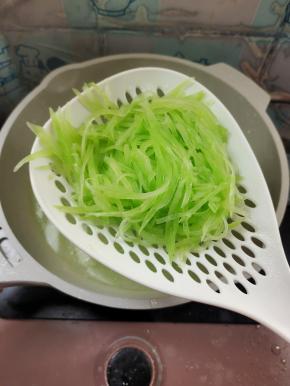 捞出控干水分！