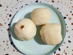 梨削皮，清洗干净！