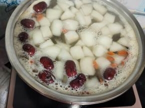 放在电磁炉上煮开！