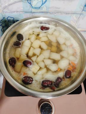 煮开之后，调小火再继续煮20分钟即可！